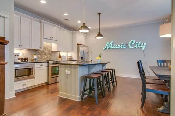 Modern 3 King Belmont Retreat with 2 Living Rooms | Walk to Belmont & Vanderbilt | Near Music Row, The Gulch & 12th South | 2 miles to Broadway | Large Dining Table, Smart TVs, Parking, 24 Hr Hospitality - Image 3