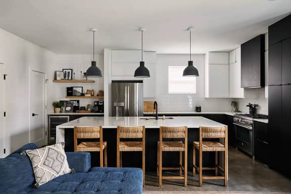 Stylish 3-Bed Retreat, Rooftop, Parking, Sleeps 10  |  Ensuite Baths, Bunk Room, Gourmet Kitchen, Cozy Living Space, Rooftop Views & Fire Table, Near Downtown, Distilleries & Marathon Village, 24 Hr Hospitality - Image 4