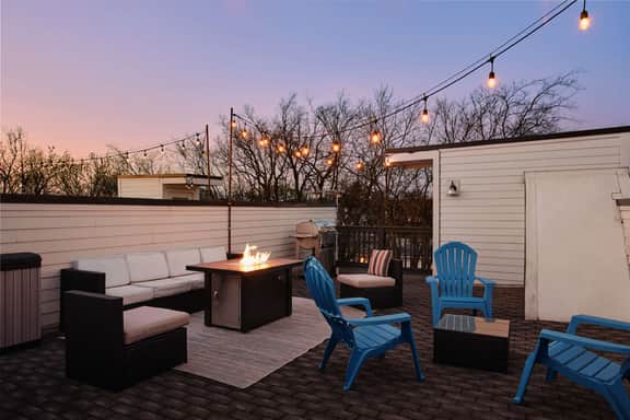 Rooftop, Karaoke & Game Garage In East Nashville    |     10 Min to Nissan Stadium, Garage, Ping Pong, Karaoke, Axe Throwing, Shuffleboard, 10 Mins to Broadway, 5 Mins to Five Points, Perfect for Bachelors or Bachelorettes, 24 Hr Hospitality - Image 2