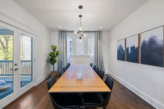 Walk to Five Points | 2 Patios + Private Garage       |     Close to Dining and Bars, Board Games, 10 Mins to Broadway, 24 Hour Hospitality - Image 5