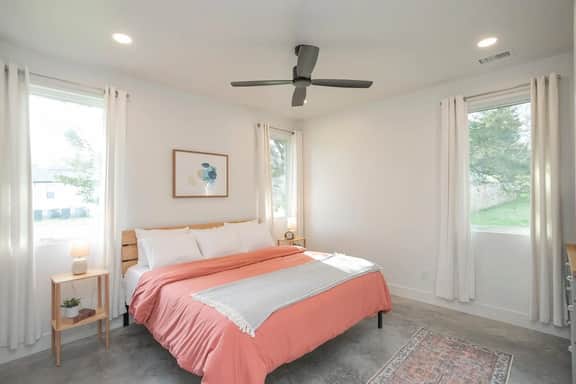 ADA-Accessible Dog Friendly Home with Patio, Yard, Ample Parking, Great for Families, 12 Mins to Broadway, 12South, Geodis Park, 24 Hr Hospitality - Image 5