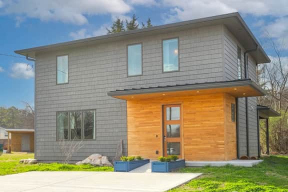 ADA-Accessible Dog Friendly Home with Patio, Yard, Ample Parking, Great for Families, 12 Mins to Broadway, 12South, Geodis Park, 24 Hr Hospitality - Image 2
