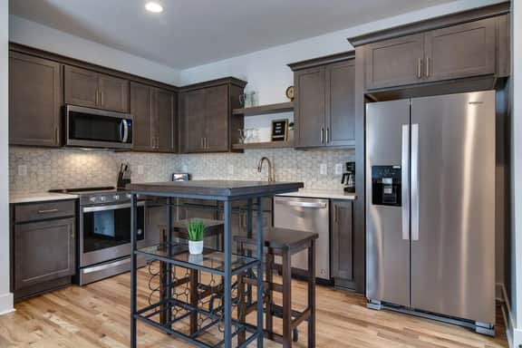 Stylish East Nash Townhouse, Walk to Favorite Eats | Cozy Den, Workspace, Smart TVs & Fast WiFi | Full Kitchen, Garage & 24 Hr Hospitality | Near Mas Tacos, Rosepepper & Five Points | 10 Min to Broadway - Image 3