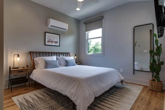 East Nashville Getaway-10 Min To Broadway, Parking - Image 3