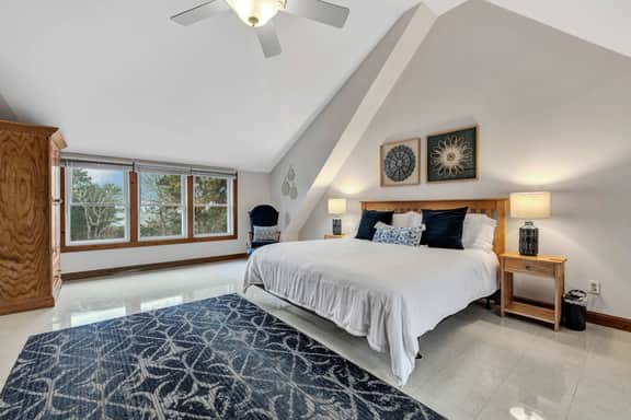 Scraggy Neck 5-Bed Retreat, Fenced Yard with Deck |  Sleeps 10, Dog-Friendly, Grill, Community Boat Ramp & Playground, Scenic Loop for Walking and Biking, Perfect Vacation Getaway, 24 Hour Hospitality - Image 3