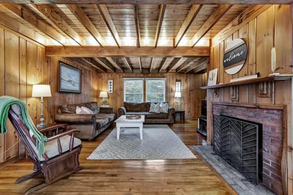 Scraggy Neck 5-Bed Retreat, Fenced Yard with Deck |  Sleeps 10, Dog-Friendly, Grill, Community Boat Ramp & Playground, Scenic Loop for Walking and Biking, Perfect Vacation Getaway, 24 Hour Hospitality - Image 2
