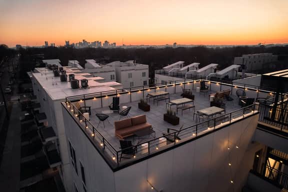 Dreamy Condo with Fireplace, Rooftop, Gym, Parking | Sleeps 5 w/ King Bed, Sleeper Sofa, Hidden Bunk, Shared Rooftop and Gym, Free Dedicated Parking, Minutes to Broadway, Five Points & Grand Ole Opry, 24 Hr Hospitality - Image 5