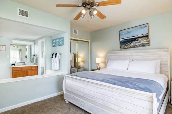 Condo for 6, Outdoor Pool+Lazy River, Gym, Patio |  1 Block to Parkway , Seasonal Outdoor Pool with Lazy River, Near Dollywood & Smoky Mountains, 24/7 Hospitality, Cozy Living Space - Image 3