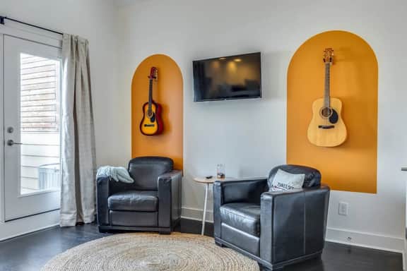 5 Mins to Belmont and Vandy, Rooftop Deck, Garage  |  4 Bedroom Home with Rooftop and Grill, 10 Mins to Broadway, Perfect for Groups, 24 Hour Hospitality, Also Available for Long Term Rental - Image 5