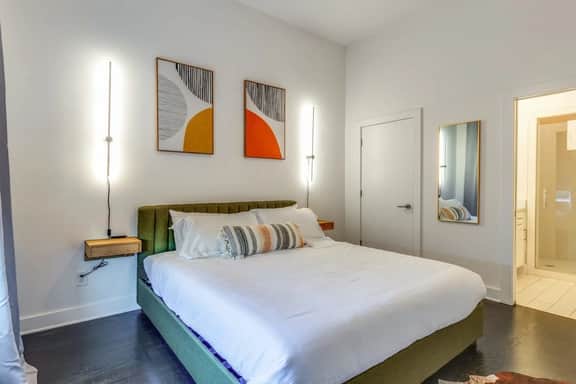 5 Mins to Belmont and Vandy, Rooftop Deck, Garage  |  4 Bedroom Home with Rooftop and Grill, 10 Mins to Broadway, Perfect for Groups, 24 Hour Hospitality, Also Available for Long Term Rental - Image 3