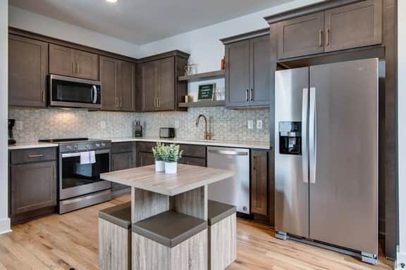 Modern East Nashville Retreat, Walk to Local Faves | Cozy Living Space, Smart TVs & Fast WiFi | Full Kitchen, Garage & Workspace | Steps to Mas Tacos & Rosepepper | 10 Min to Broadway & Nissan Stadium | 24 Hr Hospitality - Image 2