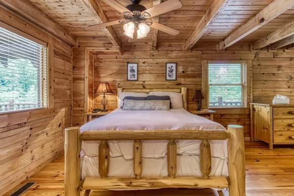 Dreamy Forest Home, 2 Decks, Hot Tub, Outdoor Pool | 10 Mins to Broadway, Perfect for Groups, 24 Hour Hospitality, Sleep 10 w/ Wraparound Deck, Scenic Views & Access to Resort Pool,  Near The Parkway, Tanger Outlets & Dollywood - Image 5