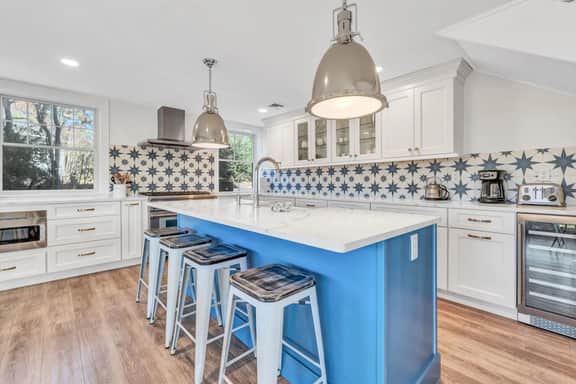 Waterfront Retreat with Private Dock and Fire Pit | Sleeps 8, Outdoor Dining, Spa-Style Primary, Chef’s Kitchen w/ Dual Dishwashers, Gas Fireplace, River Views, Bright Open Layout, Central A/C, Perfect Coastal Escape for Families, 24 Hr Hospitality - Image 2