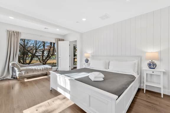 Waterfront Retreat with Private Dock and Fire Pit | Sleeps 8, Outdoor Dining, Spa-Style Primary, Chef’s Kitchen w/ Dual Dishwashers, Gas Fireplace, River Views, Bright Open Layout, Central A/C, Perfect Coastal Escape for Families, 24 Hr Hospitality - Image 4