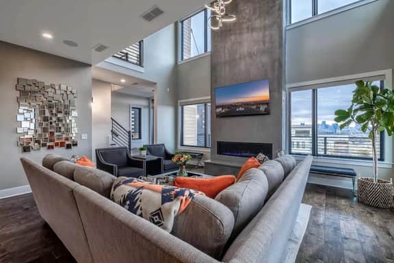 The Alistair House, Rooftop View, Hot Tub & Garage, Close To Downtown, Less than 10 Mins to 5 Points, Broadway Nissan Stadium, 3 Spacious Suites, Workspace, Garage Spaces and Ample Parking, 24 Hr Hospitality - Image 4