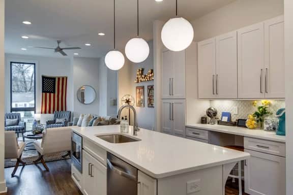 Nashville Getaway: Rooftop, Garage, Near Broadway! - Image 2