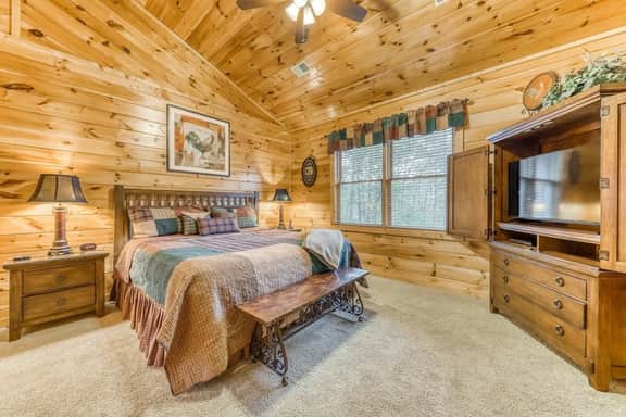 Rustic Cabin with Hot Tub, Large Deck & Game Room Two King Suites and Loft Game Room Bunks, 10 Mins to Gatlinburg, 20 Mins to Pigeon Forge Great for Families, 24 Hr Hospitality, Dog Friendly - Image 2