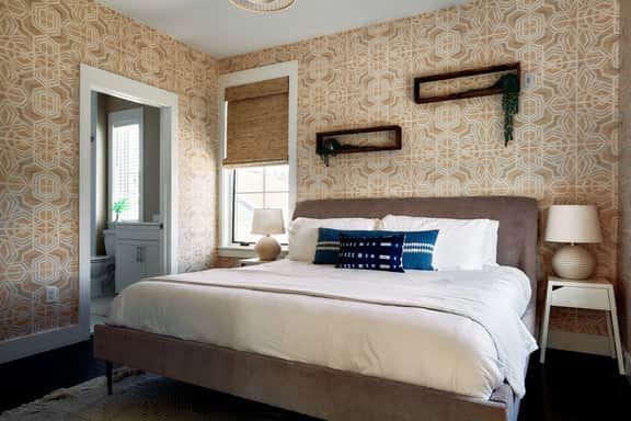 Light Filled Corner Penthouse In 12 South, Parking | Shared Courtyard, Near Coffee And Eateries - Image 5