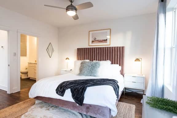 Luxury Hillsboro Village Rooftop Retreat, Sleep 12 w/ Chef’s Kitchen, Smart TVs & Garage, Walk to Vanderbilt, Pancake Pantry & Boutique Shopping, Minutes to Broadway, 12 South & The Parthenon, 24/7 Hospitality - Image 2