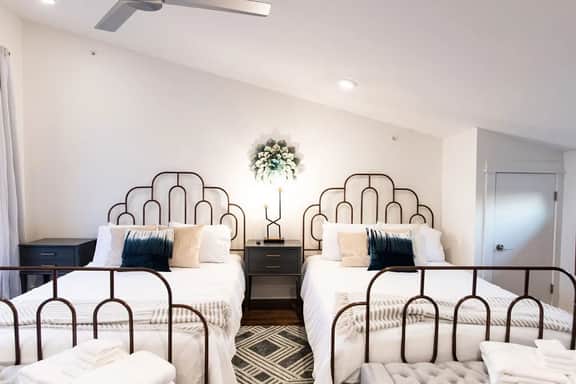 Luxury Hillsboro Village Rooftop Retreat, Sleep 12 w/ Chef’s Kitchen, Smart TVs & Garage, Walk to Vanderbilt, Pancake Pantry & Boutique Shopping, Minutes to Broadway, 12 South & The Parthenon, 24/7 Hospitality - Image 3