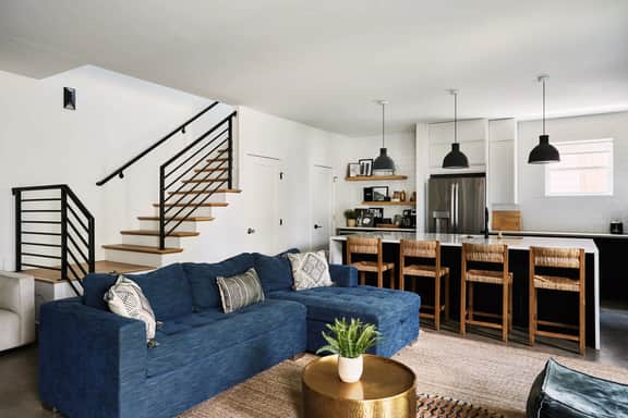 6 Bed with En Suite Baths, Host Up to 20, Rooftops, Parking, Gourmet Kitchens, Cozy Living Spaces, Skyline Views & Fire Table, Near Downtown, Distilleries & Marathon Village, High-Speed Wi-Fi, 24/7 Hospitality - Image 4