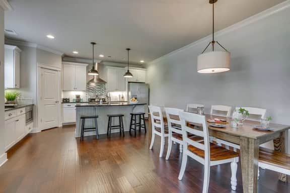 Spacious 4 King Room Belmont Home, 2 Living Rooms | Walk to Belmont & Vanderbilt | Large Dining Table, Smart TVs, Parking, 24 Hr Hospitality | Near Music Row & The Gulch | 2 miles to Broadway - Image 4