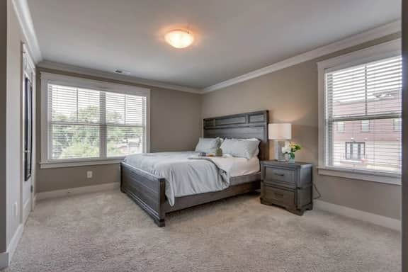 Spacious 4 King Room Belmont Home, 2 Living Rooms | Walk to Belmont & Vanderbilt | Large Dining Table, Smart TVs, Parking, 24 Hr Hospitality | Near Music Row & The Gulch | 2 miles to Broadway - Image 3