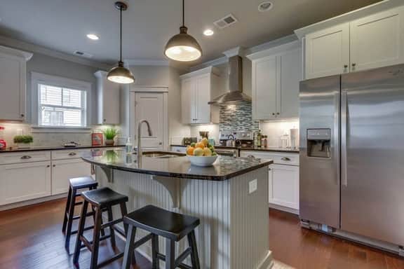 Spacious 4 King Room Belmont Home, 2 Living Rooms | Walk to Belmont & Vanderbilt | Large Dining Table, Smart TVs, Parking, 24 Hr Hospitality | Near Music Row & The Gulch | 2 miles to Broadway - Image 2