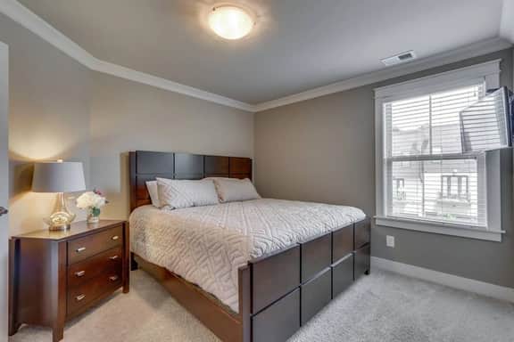 Spacious 4 King Room Belmont Home, 2 Living Rooms | Walk to Belmont & Vanderbilt | Large Dining Table, Smart TVs, Parking, 24 Hr Hospitality | Near Music Row & The Gulch | 2 miles to Broadway - Image 5