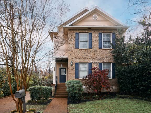 3 Bed Home in Quiet Neighborhood by Vandy, Parking,Screened In Patio, Workspace, Grill, Mins to Downtown, Perfect for Families, 24 Hr Hospitality - Image 4