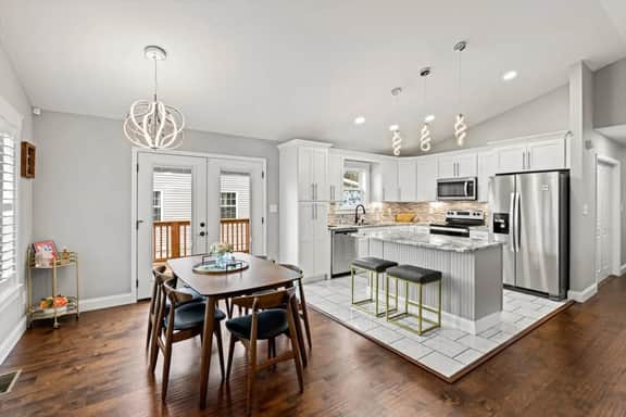 Family Home in Oakwood, 12 Mins to Campus, Patio | Washer Dryer, 2 Bathrooms, Utilities and Internet Included, Great for Students or Families, Charming Oakwood-Lincoln Park Home, 10 Walk to Dining, 24 Hour Hospitality Team - Image 2