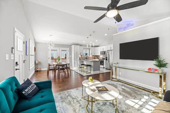 Family Home in Oakwood, 12 Mins to Campus, Patio | Washer Dryer, 2 Bathrooms, Utilities and Internet Included, Great for Students or Families, Charming Oakwood-Lincoln Park Home, 10 Walk to Dining, 24 Hour Hospitality Team - Image 3