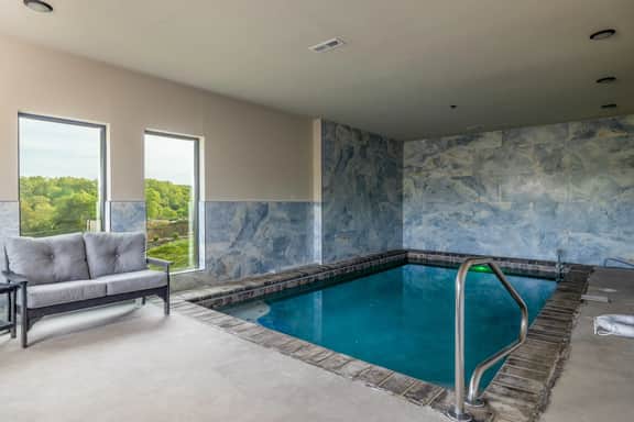 Sleep 18, Water Park, Indoor Pool, 10 Mins to PF,  Hot Tub, Seasonal Waterpark with Pools, Splash Pad and Lazy River, Movie Theatre, Game Room, Fire Pits, Year Round Indoor Pool, Views, 24 Hr Hospitality, Great for Families - Image 5