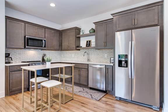 Charming East Nash Retreat, Walk to Dining Faves  | Cozy Den, Workspace & Smart TVs | Plush Velvet Sofa, Full Kitchen & Garage | Near Mas Tacos & Five Points, 10 Min to Broadway | 24 Hr Hospitality - Image 3