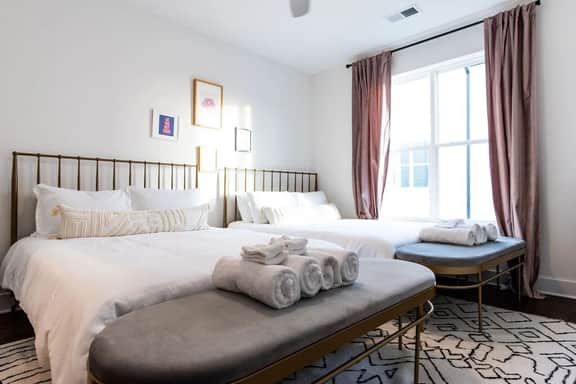 Luxe Hillsboro Village Homes for 24 with 4 Patios  | Rooftops and Garage Parking, Chef’s Kitchens & Smart TVs | Walk to Vanderbilt, Pancake Pantry & Fido | 24/7 Hospitality | 10 Min to Broadway & The Parthenon - Image 5