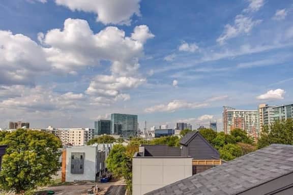 Modern 3BR with Garage, Rooftop, Hot Neighborhood 10 Mins to Broadway, 24 Hour Hospitality Team, Perfect for Groups - Image 4