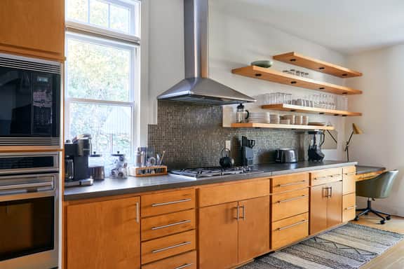 Germantown Gem | Spacious Private Yard, Parking   |   Walk to Dining, 5 Mins to Nissan Stadium, Less than 2 miles to Broadway, Workspace, Parking, 24 Hr Hospitality, Great for Families - Image 5