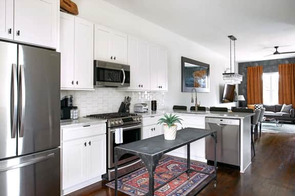 Hillsboro Village Rooftop Retreat With City Views | Sleep 12 w/ Chef’s Kitchen, Smart TVs & Garage | Walk to Vanderbilt, Pancake Pantry & Boutique Shopping | Minutes to Broadway, 12 South & The Parthenon | Perfect for Groups | 24/7 Hospitality - Image 3