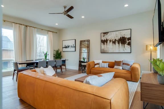 7BR Retreat, Rooftops, Garages, Walkable to Faves |  5 Mins to Nissan Stadium, Less than 10 Mins to Broadway, 24 Hr Hospitality, Great for Groups - Image 1