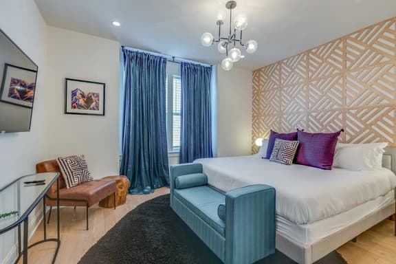 Belmont Music Row 4 Bed, Rooftop, 10 Minutes To DT | 24 Hour Hospitality Team, Perfect for Groups, 7.5 Miles to Airport - Image 1