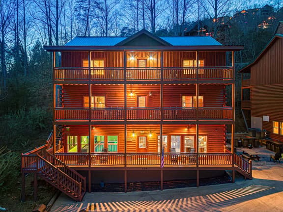 Mountain Views, Indoor Pool, Game Room, By Parkway, Six Bedroom Home Including Four King Suites, Hot Tub, Minutes to Dollywood, Gatlinburg & Great Smoky Mountains National Park, 24 Hr Hospitality - Image 1