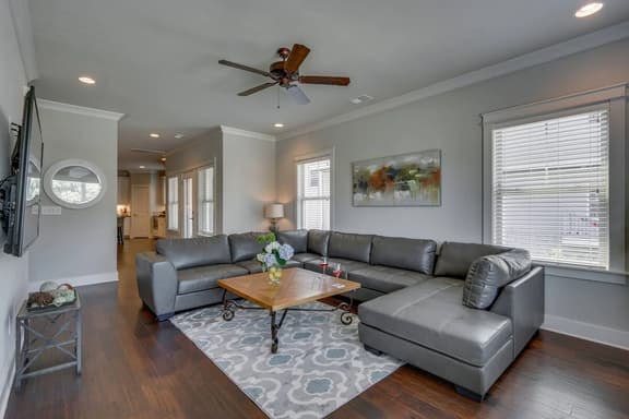 Twin Belmont Homes w/ 8 King Rooms, 4 Living Rooms | Sleep Up to 24 Guests | Walk to Belmont & Vanderbilt | Near Music Row, The Gulch & 12 South | 2 miles to Broadway | Smart TVs, Parking, 24 Hr Hospitality - Image 1