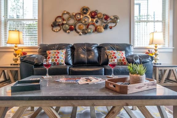 Modern 3 King Belmont Retreat with 2 Living Rooms | Walk to Belmont & Vanderbilt | Near Music Row, The Gulch & 12th South | 2 miles to Broadway | Large Dining Table, Smart TVs, Parking, 24 Hr Hospitality - Image 1