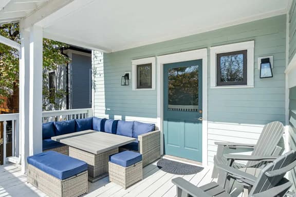 Walk to Five Points | 2 Patios + Private Garage       |     Close to Dining and Bars, Board Games, 10 Mins to Broadway, 24 Hour Hospitality - Image 1