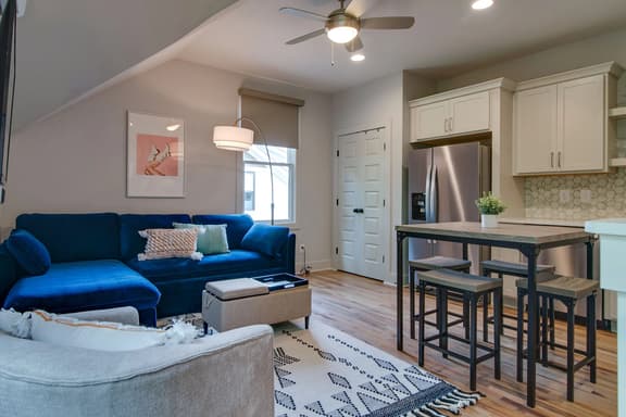 Modern East Nashville Townhouse for Monthly Stays | Ideal for Travel Nurses, Relocation & Digital Nomads | Full Kitchen, Workspace, Smart TVs & Fast WiFi | Private Garage, Near Mas Tacos & Rosepepper | 10 Min to Broadway & Vanderbilt - Image 1