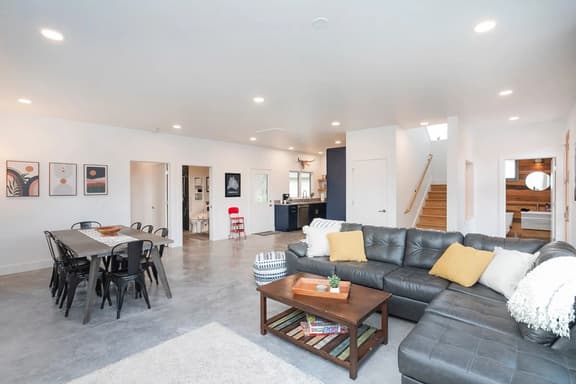 ADA-Accessible Dog Friendly Home with Patio, Yard, Ample Parking, Great for Families, 12 Mins to Broadway, 12South, Geodis Park, 24 Hr Hospitality - Image 1