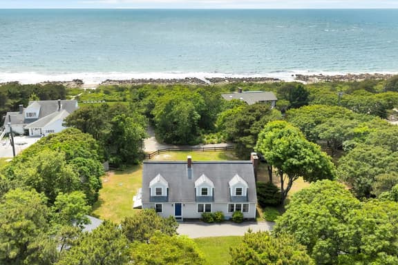 Scraggy Neck 5-Bed Retreat, Fenced Yard with Deck |  Sleeps 10, Dog-Friendly, Grill, Community Boat Ramp & Playground, Scenic Loop for Walking and Biking, Perfect Vacation Getaway, 24 Hour Hospitality - Image 1