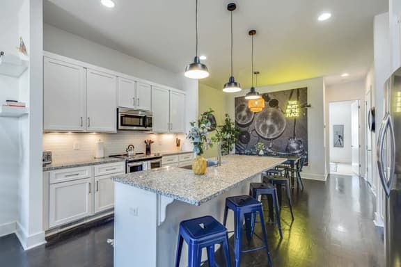 5 Mins to Belmont and Vandy, Rooftop Deck, Garage  |  4 Bedroom Home with Rooftop and Grill, 10 Mins to Broadway, Perfect for Groups, 24 Hour Hospitality, Also Available for Long Term Rental - Image 1