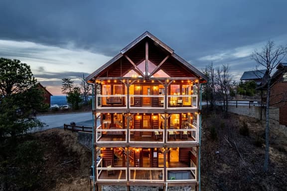 Dog Friendly Cabin, Hot Tub, 10 Mins to Dollywood | 3 Decks with Views, Sleeps 10, Near Pigeon Forge & Smoky Mountains, Cozy Living Space, 24/7 Support - Image 1