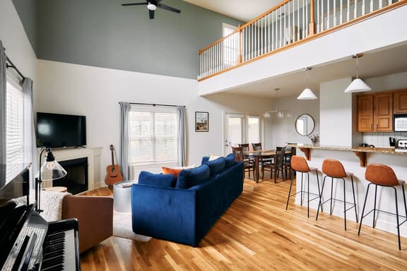 3 Bed Home in Quiet Neighborhood by Vandy, Parking,Screened In Patio, Workspace, Grill, Mins to Downtown, Perfect for Families, 24 Hr Hospitality - Image 1